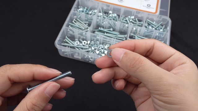 VIGRUE 705PCS #8-32x1/2 to #8-32x2 Machine Screws 8/32 Knob/Pull