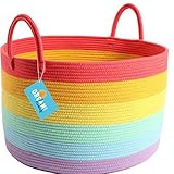 cesta mimbre grande con asa ⭐️ CESTAS BRILLLANTES Y COLORIDAS: Atrapa todos los colores del arcoíris en nuestras cestas, son sensacionales para atraer la atención de tus niños y mientras mejorarán el aspecto de cualquier ambiente infantil. Hechas 100% de algodón de alta calidad y sin químicos ni toxinas nocivas para la piel, son perfectas para el uso infantil y para almacenar los más delicados suplementos, como la ropa bebé, pañales, juguetes y la ropa sucia para la colada.