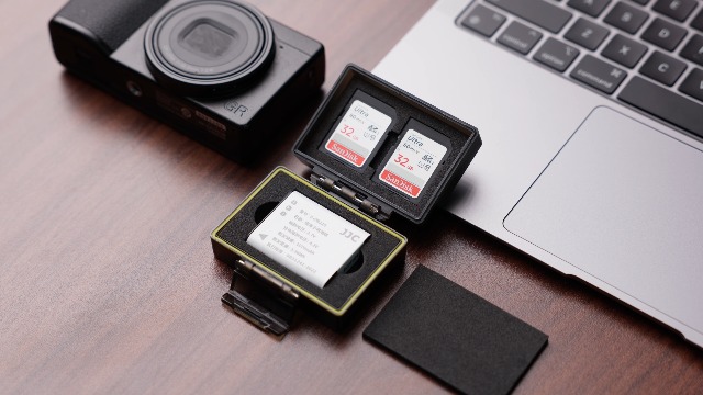 Olympus μ デジタルカメラ バッテリー・ケース付き OM-D OLYMPUS E-M10 Mark IV用 レザー ケース Volcano TP Original