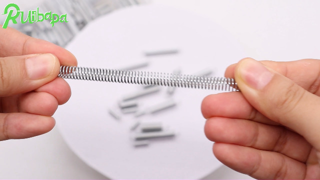 Image of 133 PCS Extension Spring Assortment Kit 18 Different Sizes Zinc Plated Extension Springs for Home Repairs & DIY Springs Assortment