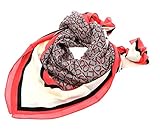 Die Marke Calvin Klein hat mit diesem Schal ein elegantes und zugleich stilvolles Accessoire erschaffen. Das weiche Material ist dabei unglaublich angenehm zu tragen. Zudem begeistert er mit toll kombinierbarem Logo-Muster. Maße: 130 x 130 cm