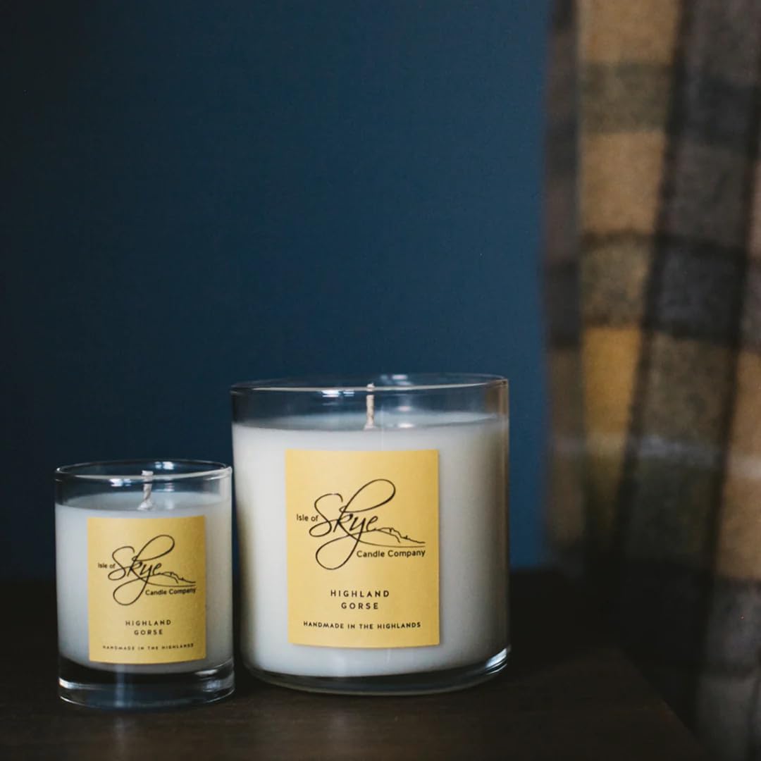 Isle of Skye Candle Company Highland Gorse Große Kerze, natürliches Sojawachs, handgefertigt in Schottland, Premium-Duftkerze, einzigartige Schottenkaro-Verpackung, 45 Stunden Brenndauer