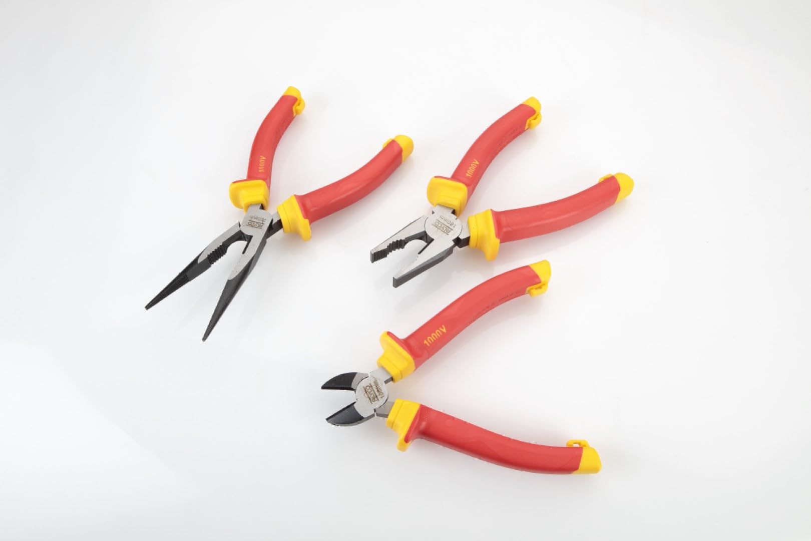 Alyco Orange - Juego de 3 Alicates Aislados 1000V (VDE) para Electricista en Acero Cr-V | Universales + Corte Diagonal + Puntas Largas Semirredondas, Pelacables Profesional