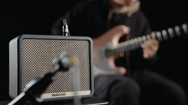 AMPCUBE QAM-20 - Amplificatore Chitarra Digitale Multi-effetto 10W Bluetooth, Con 100 Preset E Batteria Virtuale