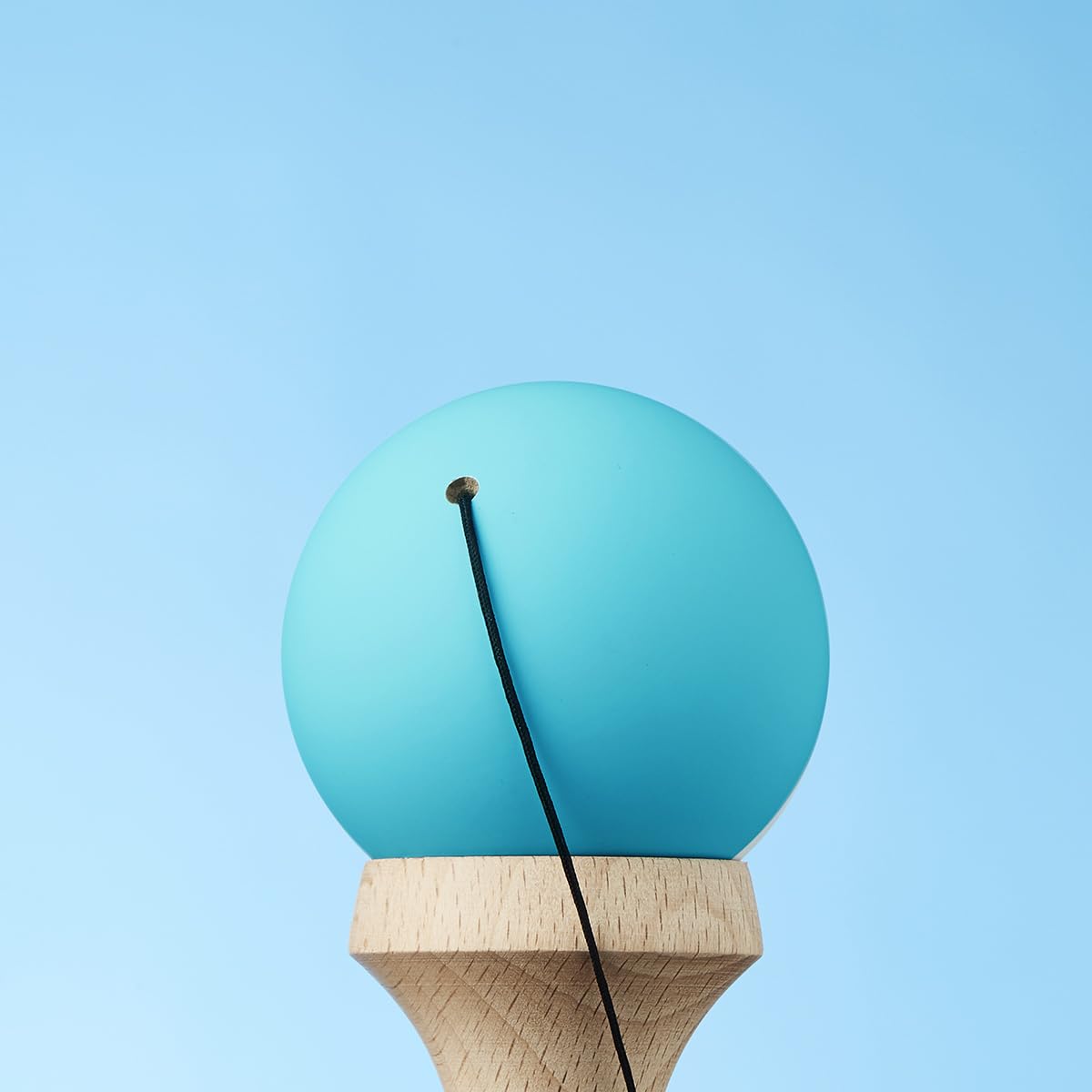 KROM Kendama POP Rubber Hellblau aus zertifiziertem Buchenholz für Anfänger und Profis mit Ersatzschnur