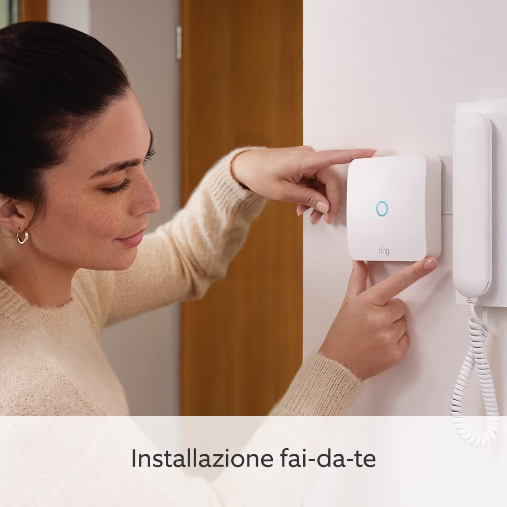 Ring Intercom con Batteria a sgancio rapido aggiuntiva di Amazon | Citofono migliorato, Montaggio fai-da-te (citofono compatibile necessario) + Echo Dot (5ª generazione)