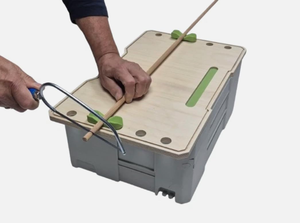 Werkbank für Festool Systainer T Loc und SYS 3 M aus Holz | Tisch | Arbeitsplatte | Platte | inkl. 2X Bench Dog Schnellspanner | Auflage für Führungsschiene, Oberfräse, Tauchsäge, Akkuschrauber