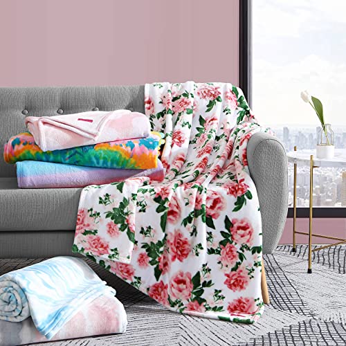 Betsey Johnson Home | Plush Collection | Throw - Ultra-Soft & Cozy Fleece, Lightweight & Luxuriously Warm, Perfect For Bed Or Couch, Tie Dye Love #TOP4
