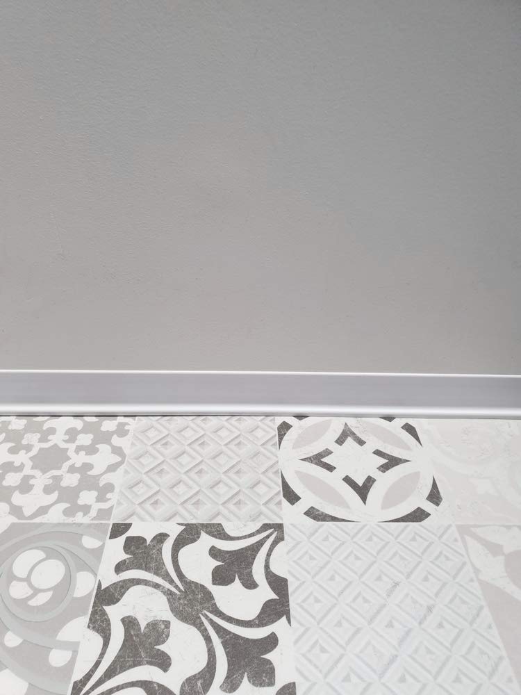 MadeInNature, Plinthe souple en PVC grande qualité, Blanc, Gris clair, Gris foncé, Noir, hauteur 70 mm, Longueur au choix (8 ml, Blanc)