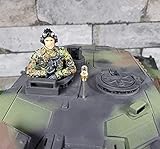 licmas 1/16 Figur Bundeswehr Panzer Soldat Flecktarn mit Fernglas