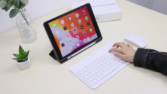 Amazon.com: XIWMIX Ultra-Slim Wireless Bluetooth Keyboard - 7