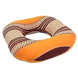 Das Nackenkissen ist etwa 32 cm lang, 32 cm breit und 8 cm hoch