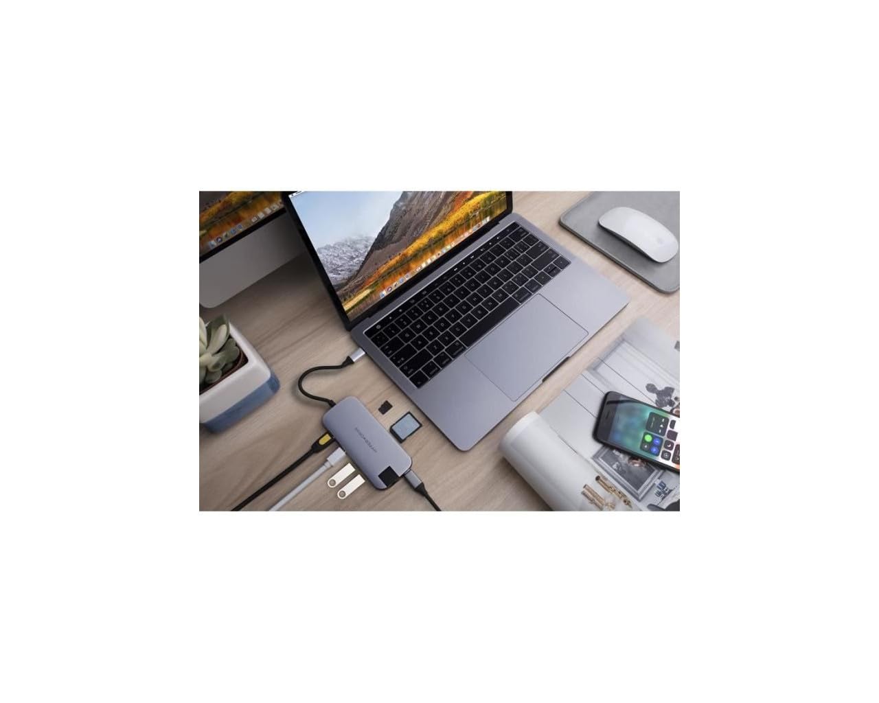 Targus HD247B-GRAY Hub USB-C HyperDrive Slim 8 en 1 Carga rápida con USB-C Power Delivery de 60W - Gris