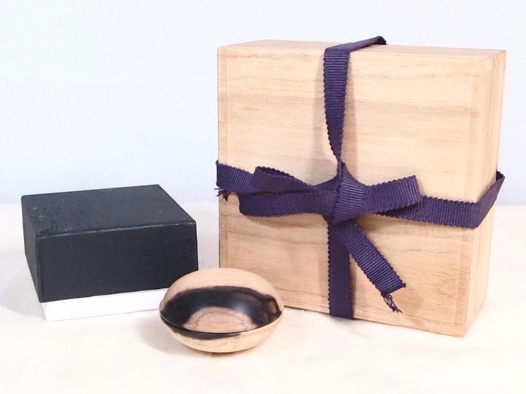 美しい古美術蔵から美しい飴茶色の扇の香壺、香合が出て来ました