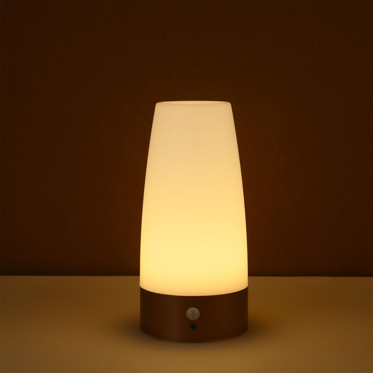 ideoon 4er-Set Elegante LED-Tischlampe mit Bewegungsmelder – Kabellose Flurleuchte mit warmweissem Licht – Ideal als Nachtlicht im Schlafzimmer