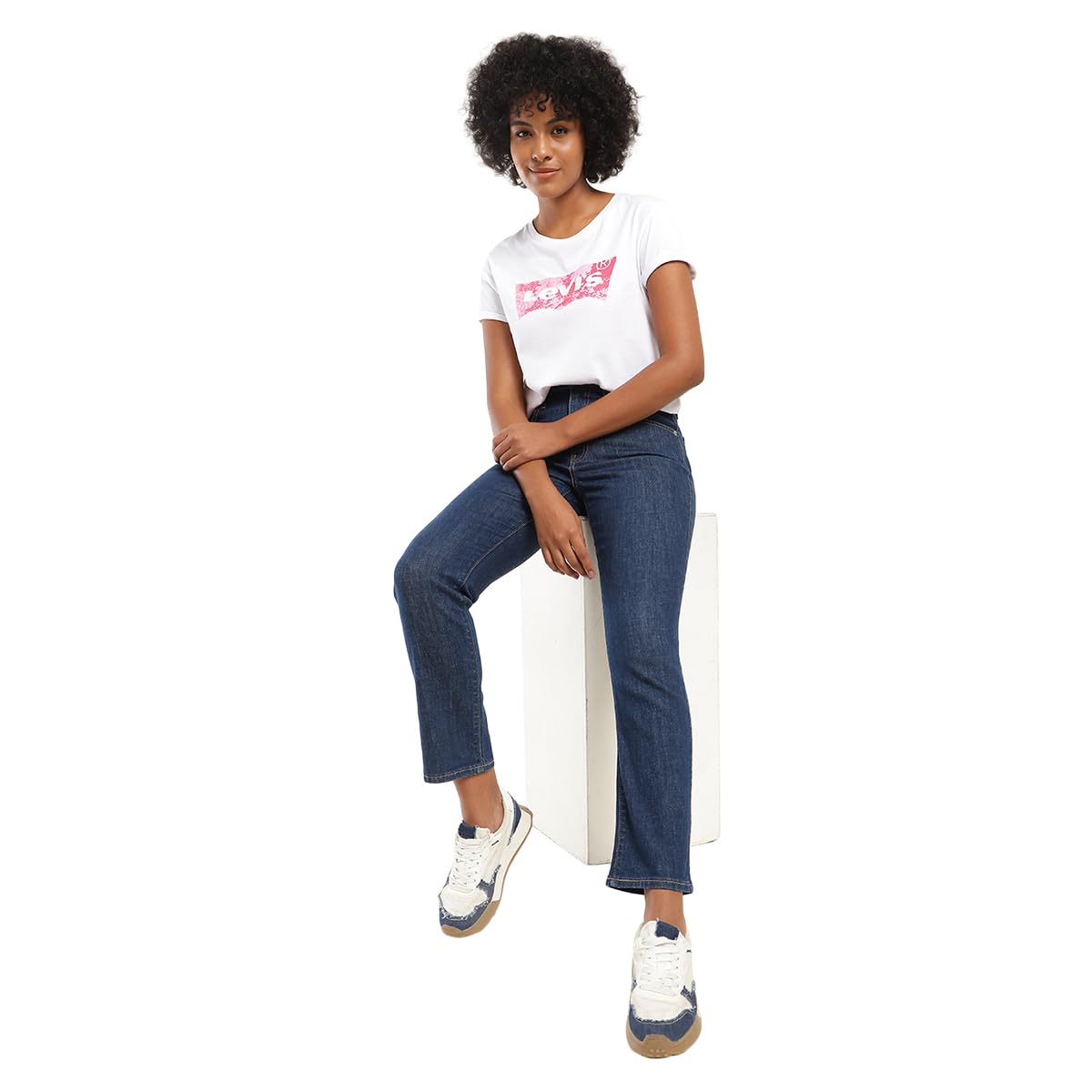 Levi'sWomen's High Rise 724 Slim Straight Fit Jeans