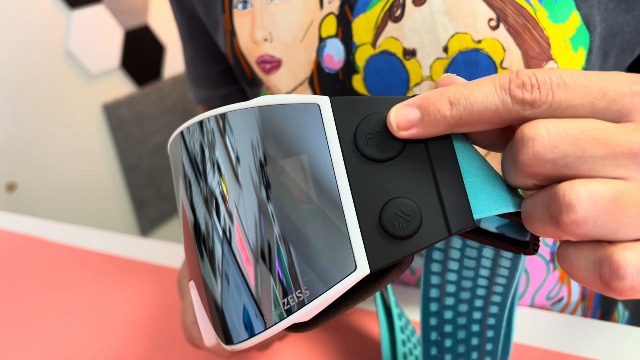 Watch Bluetooth smart ski goggles, listen to music on Amazon Live