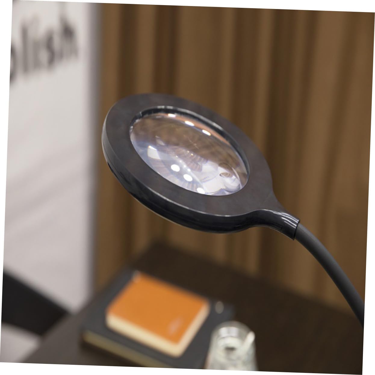 Lámpara de Escritorio LED con Lupa Clip Plegable y Rotación para Lectura de Periódicos Revistas y Libros Mesa de Estudio
