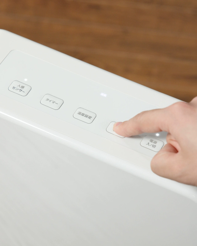 スリーアップ 1200W 暖房器具 セラミックヒーター CH-T2260WH Amazon | スリーアップ(Three Up) 人感/室温センサー付 1200W
