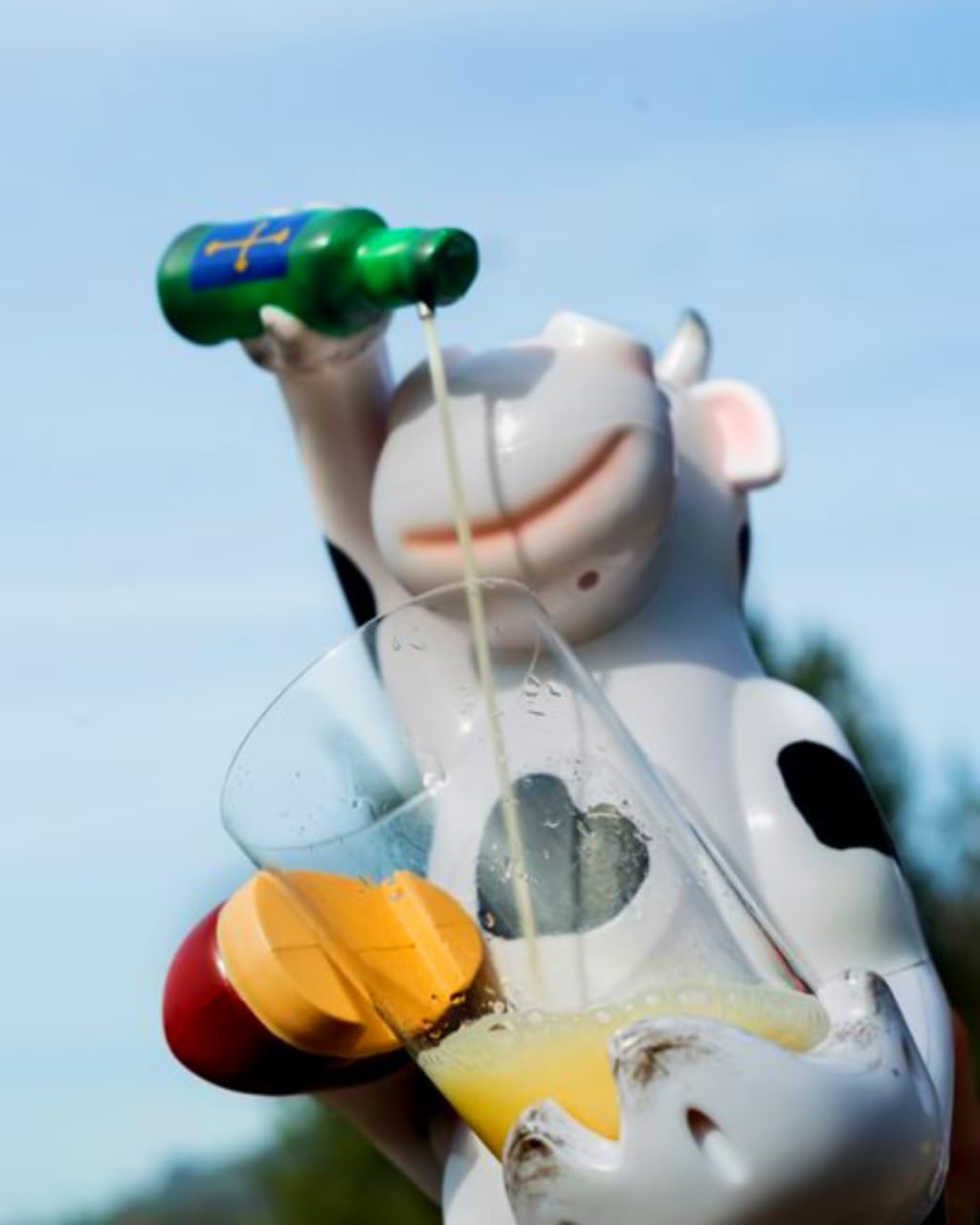 Escanciador de Sidra Electrico - Regalos Originales para Hombre - Echador de Sidra con bateria para Disfrutar un Culín de Sidra Fresco y Burbujeante - Dosificador Sidra (Vaca Flora)