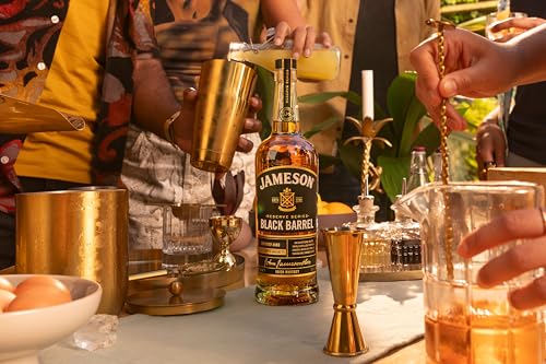 Jameson Irish Whiskey Black Barrel, Blended Whisky Irlandese di malto e cereali, Fino a 12 anni di invecchiamento in botti ex-bourbon e sherry, 40% Vol., 700 Ml - 7