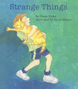Paperback Strange Things (Books for Young Learners) Book