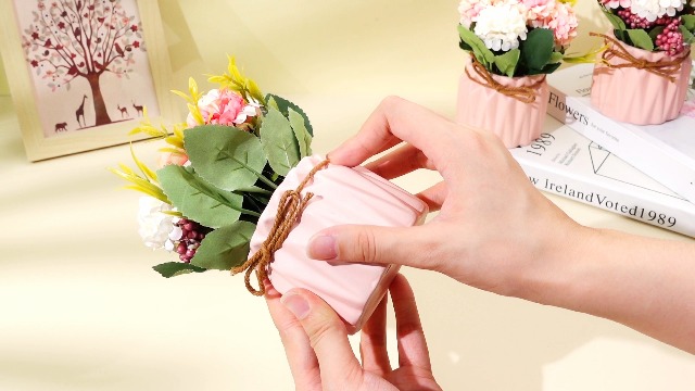 Amazon.com: Zeyune 8 Pieces Pink Flowers in Ceramic Vase Women