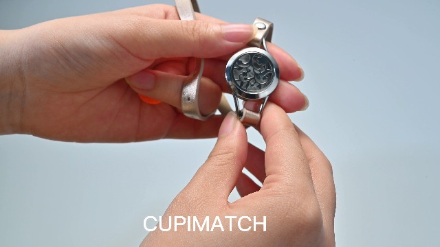 Cupimatch Bracciale Diffusore Per Oli Essenziali In Acciaio Inox Con 8 Feltri Colorati – Regalo Per Donna