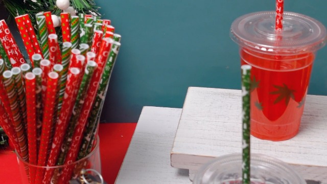 Uiifan 100 pitillos navideños de plástico reutilizables 9 pulg miniatura 7
