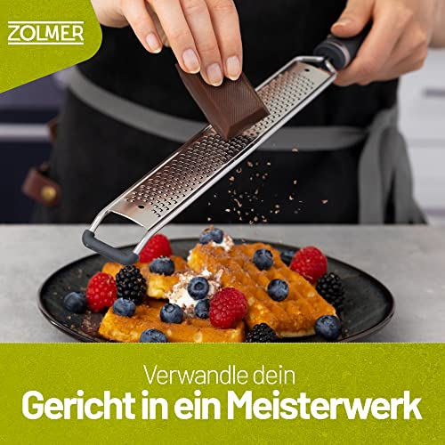 Foto von ZOLMER® Premium Zester Reibe mit Ergonomischem Griff - Extra Scharfe Küchenreibe aus Edelstahl - Käsereibe - Zitronenreibe - Spülmaschinenfest