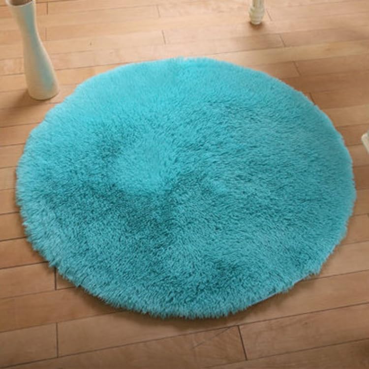 Tapis circulaire Shaggy bleu ciel pour créer un coin lecture cocooning