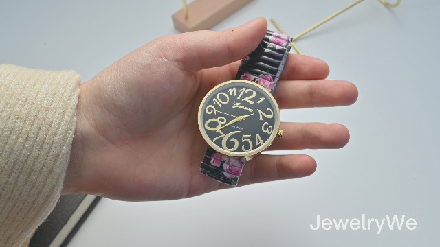 Montre Femme Bracelet Extensible – Acier Inoxydable – Cadran Clair – Mouvement Quartz – Taille Ajustable 18-22 Cm