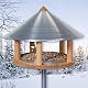 Vogelhaus aus Holz von Voss.garden mit Metallständer und Dach