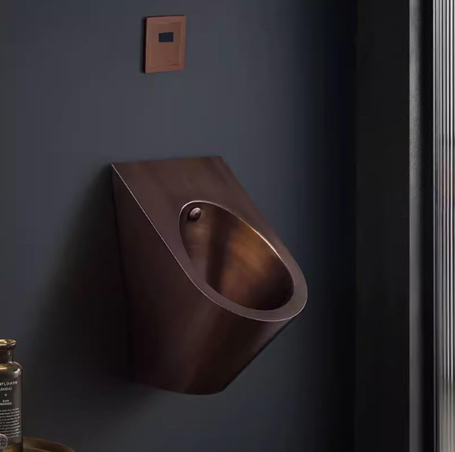 Urinoir mural avec capteur intelligent pour supprimer les mauvaises odeurs