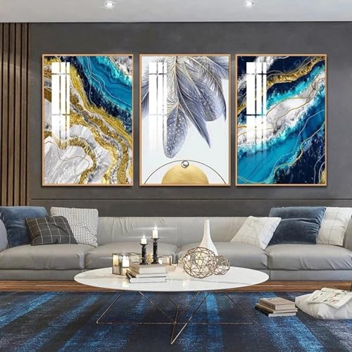 Décoration murale moderne KEBIA pour habiller un grand mur de salon avec des toiles dorées