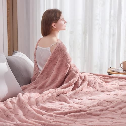 NEWCOSPLAY Super Soft King Blanket Pink Love Premium Silky Flannel Fleece 3D Heart Checkered Lightweight Bed Blanket All Season Use (Pink Love, King(90"x110"))