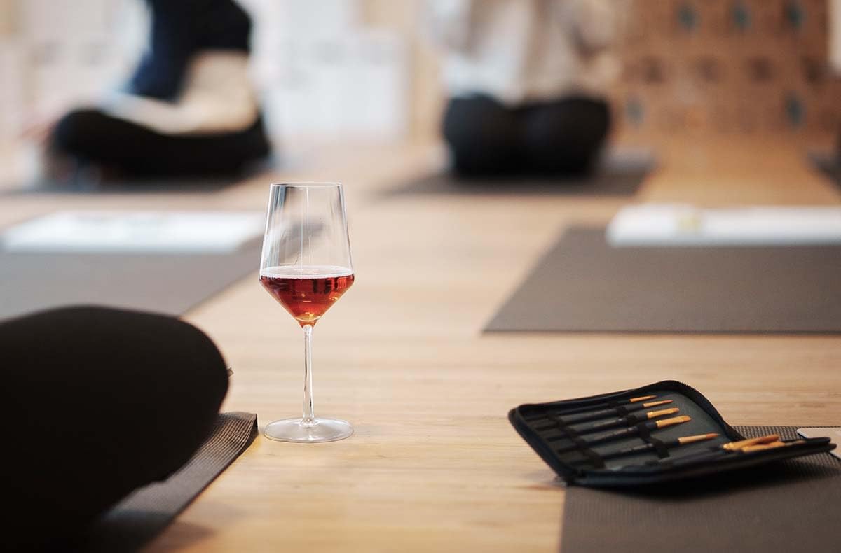 JOCHEN SCHWEIZER Geschenkgutschein: Yoga, Paint & Wine Köln