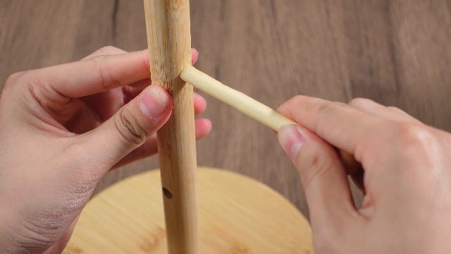 Bamboo Pretzel Holder Stand – Tree-Shaped Display Rack For Pretzels, Bagels, Sausages & Mugs
