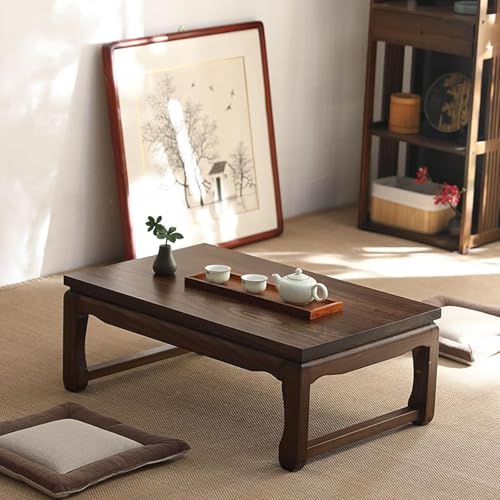 Table pour s'asseoir sur le sol afin d'aménager un petit studio encombré avec style