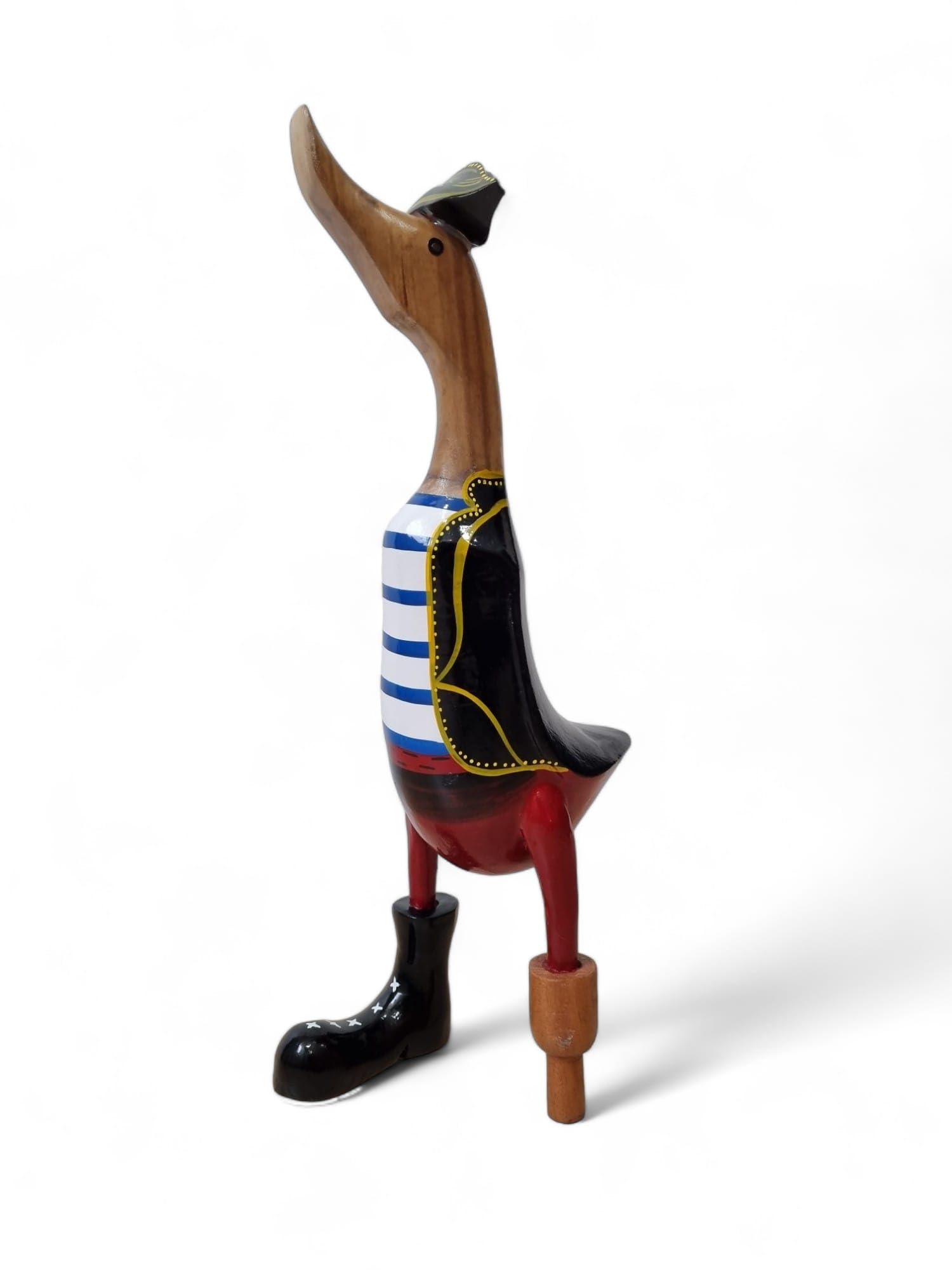 Kinaree Deko Ente Pirat aus Holz – handbemalte Maritime Holzfigur aus Suar & Bambus – Maritime Dekofigur im Piratenlook – Handarbeit – Geschenkidee für Abenteurer (Groß)