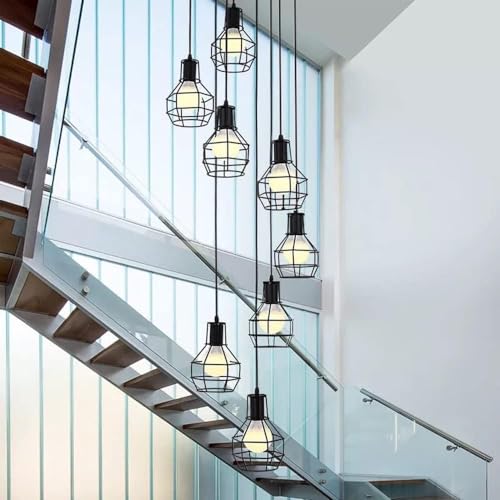 Lustre duplex pour éclairer une cage d'escalier sombre grâce à la suspension 8 lampes