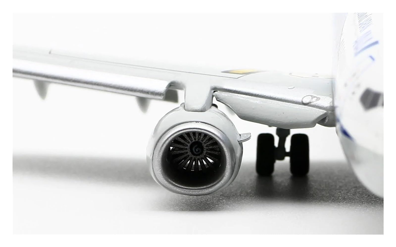 Amazon | 飛行機 模型 完成品 1:200 ANA StarAlliance ボーイング B737