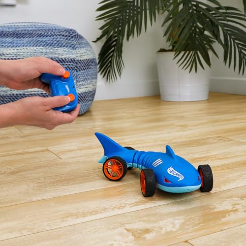 Hot Wheels RC Toy Car, Remote-Control Shark Speeder in 1:15 Scale That Bends, Turns & Slides Like a Mutant Machine, Features Lights & Sounds