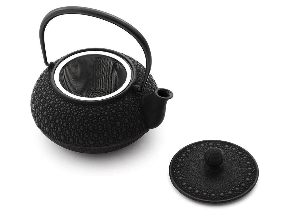 Iwachu Teekanne Gusseisen. Japanische Kyusu Kikko Original, Schwarz 650ml, 0,65 Liter Sieb-Einsatz Edelstahl. Innen Emailliert