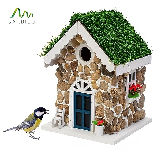 GARDIGO® Nistkasten in Steinhaus-Optik Dekoratives Vogelhaus zum Aufhängen Mit echten Steinen Meisenkasten mit 30mm Einflugloch Nisthilfe Vogelhäuschen für Garten Balkon Terrasse
