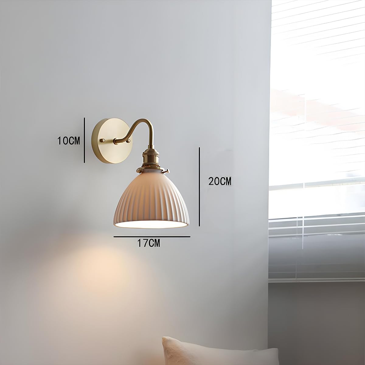Aplique de pared de cerámica blanca, con lámpara de pared con base dorada de latón (C)