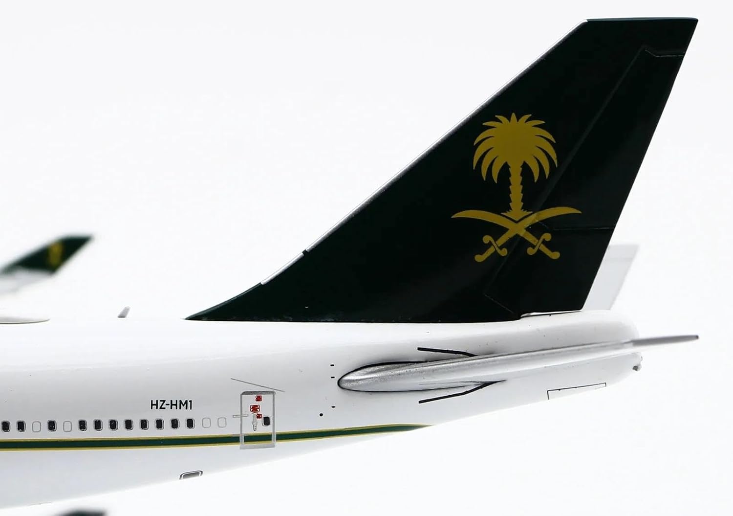 Alloy Collectible Plane Gift 1:400 for Saudi Royal Aviation Boeing 747-400 Diecast Aircraft Model HZ-HM1