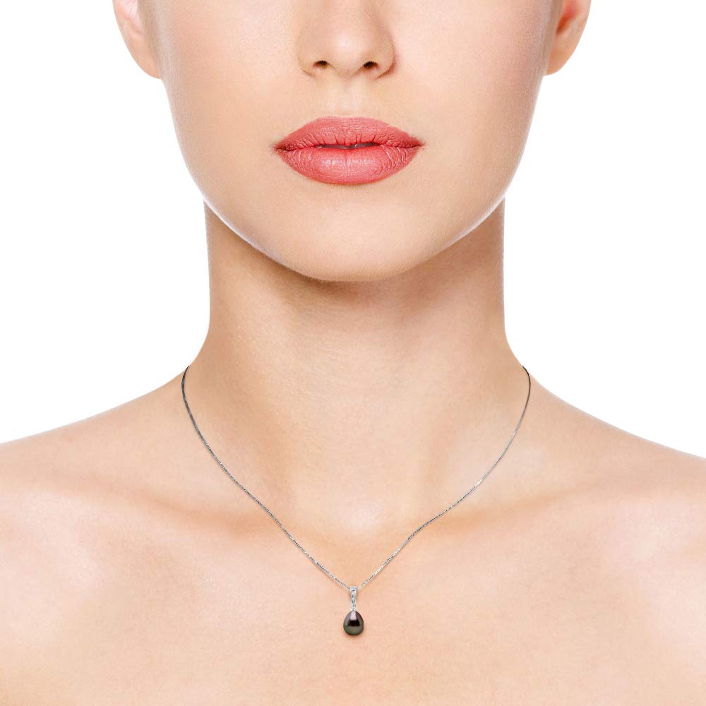 PEARLS & COLORS - Pendentif Diamant 0.010 Cts Véritable Perle de Culture de Tahiti Poire 8-9 mm - Qualité A+ - Disponible Or Jaune et Blanc - Chaîne Offerte - Bijou Femme - Écrin Offert