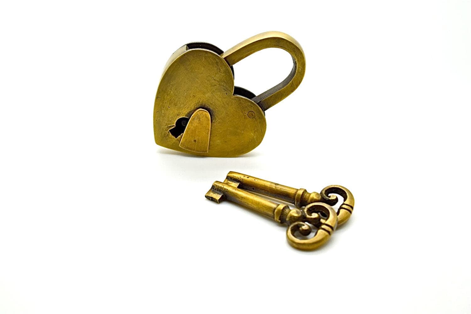 FOUNDRYMAN - Brass Love Heart Padlock- Heart Shaped Lock with 2 Keys – Romantic Gift or a Bridge Padlock - Large