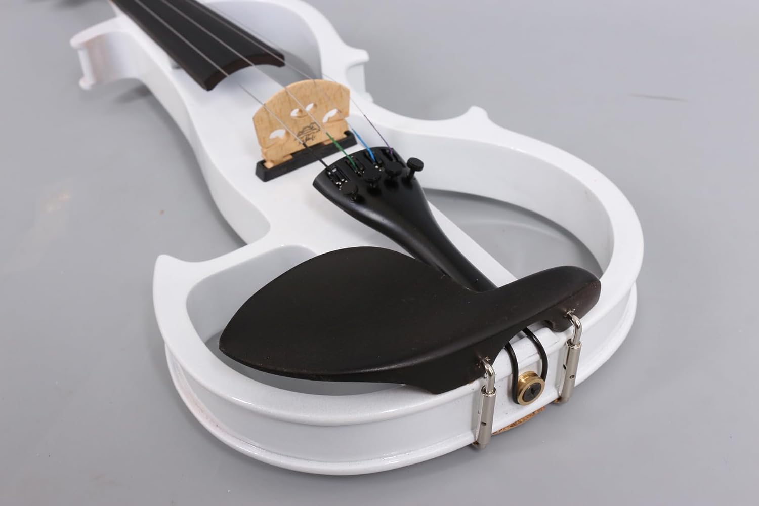 Yinfente Viola eléctrica silenciosa de 40,6 cm de madera maciza de 4 cuerdas con accesorios de ébano, funda dura, lazo de madera de Brasil, cable AUX y paño de limpieza, color blanco